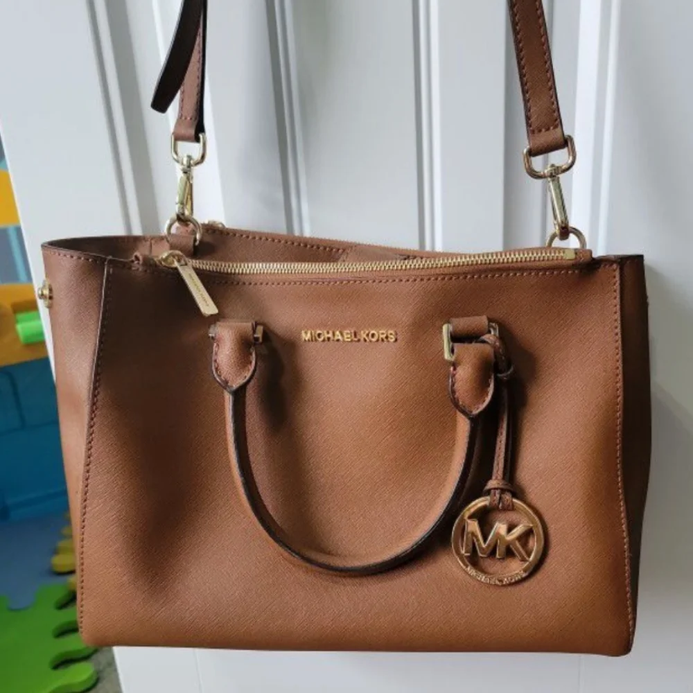 Michael Kors purse and wallet - Picture 1 of 10